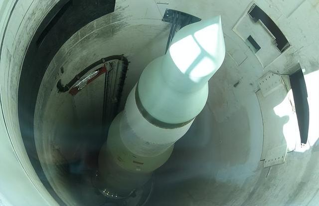 憋了几个小时外媒锐评九三阅兵：中国武器看